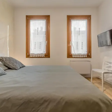 Domus Color 招待所