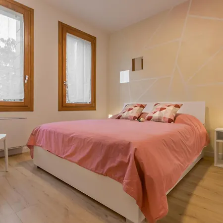 Domus Color ゲストハウス 3*