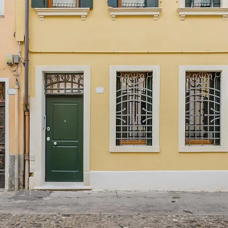 Domus Color ゲストハウス